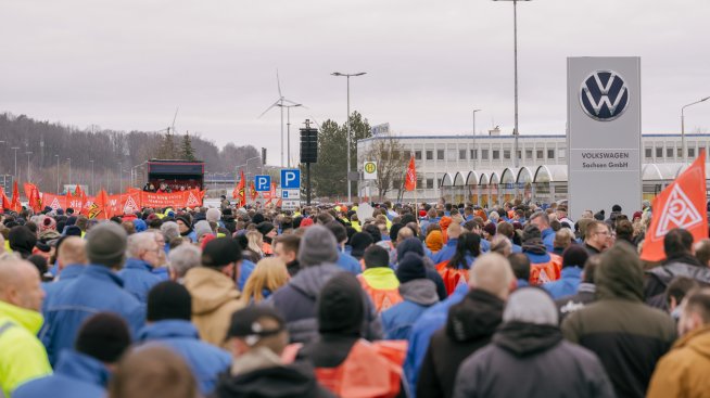 Volkswagen се приближава към сделка, която ще предотврати закриването на заводи
