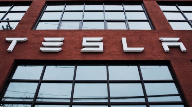Съдебни дела могат да забавят сливането на Tesla и SolarCity