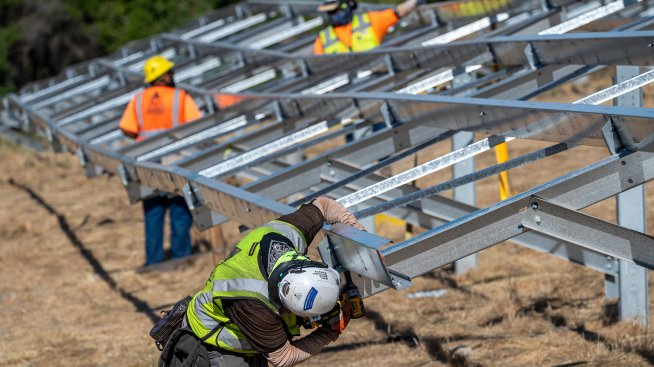 Производителността в САЩ се повишава, а ръстът на разходите за труд е умерен