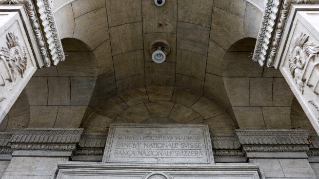 Анализаторите вече почти не очакват отрицателни лихви в Швейцария
