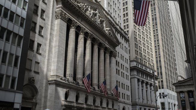 S&P 500 изкачи 9-месечен връх, тласкан от акциите на Apple*