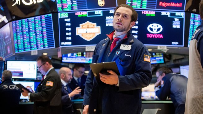 Търговията на Wall Street започва колебливо с разпродажби в сектора на чиповете*