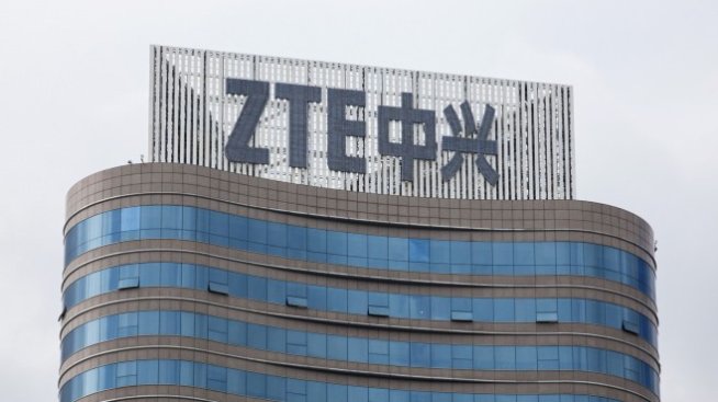 САЩ официално обявиха Huawei и ZTE за &bdquo;заплаха за националната сигурност&ldquo;