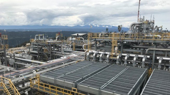 Ниските цени на петрола свиха приходите на Exxon Mobil