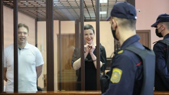 Беларуски съд наложи тежки присъди за двама водещи опозиционери