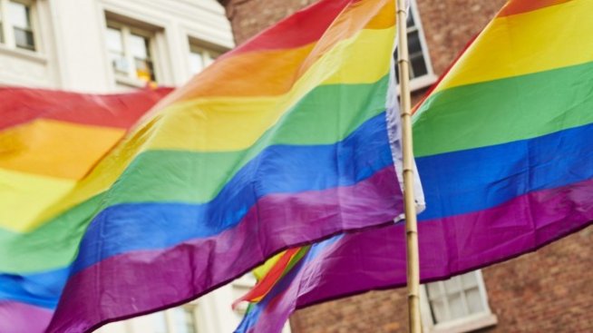 ЕС заплашва да блокира 126 млн. евро за Полша заради анти-ЛБГТИ зоните