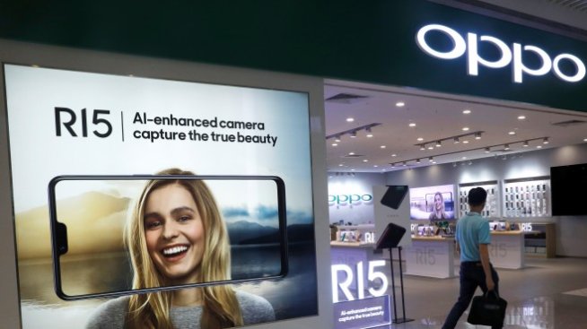 Китайският производител на смартфони Oppo ще завладява Европа от Дюселдорф