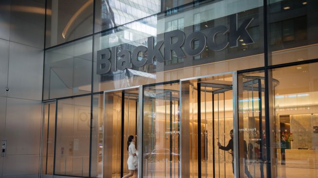 ETF-ът на BlackRock изпреварва MicroStrategy по притежавани биткойни