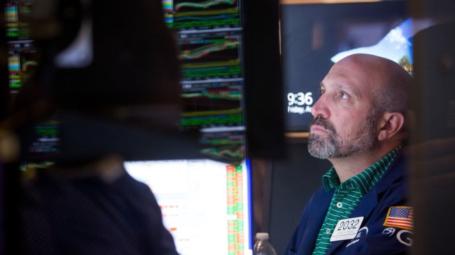 Dow Jones се раздели с над 500 пункта след новото агресивно повишение на лихвите от Фед
