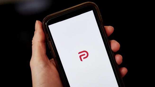 Parler се завърна в Google Play