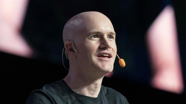 Слух ескалира словесната война на шефа на Coinbase със SEC