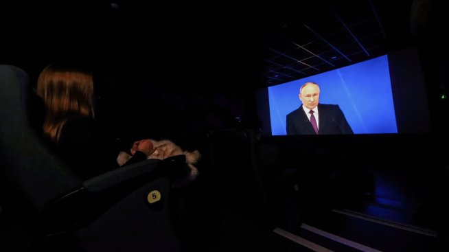 Русия засилва интернет контрола си в критична за Путин година