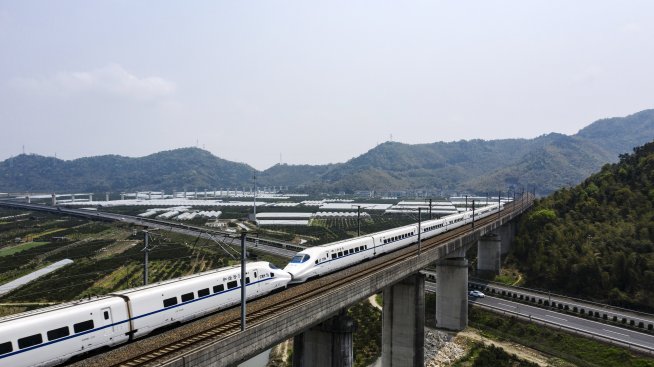 Наказанието на Китай за лоши длъжници: Без бързи влакове и хубави хотели