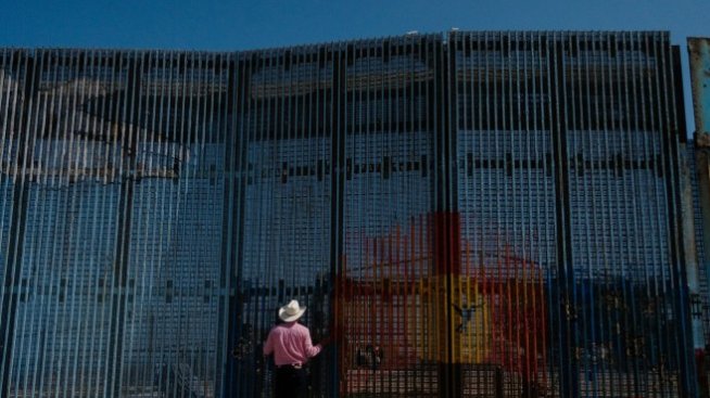 Пентагонът спря строежа на части от стената с Мексико, финансирани с пари на военните