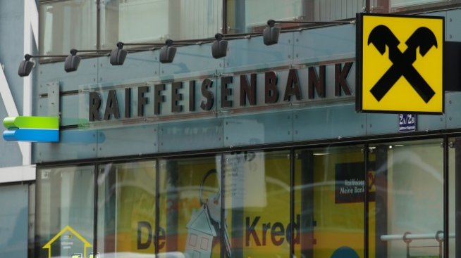 Raiffeisen Bank е обвинена в пране на руски пари