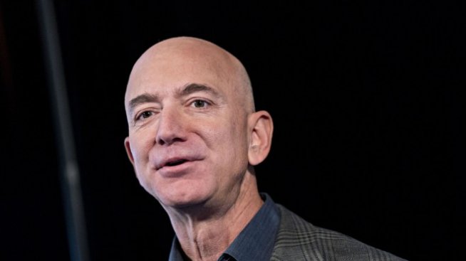 Безос е продал акции на Amazon за почти 2 млрд. долара