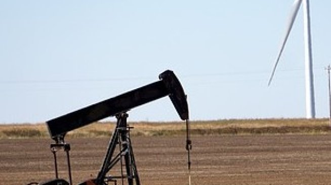 С намаляването на притесненията за предлагането спадат и цените на петрола*