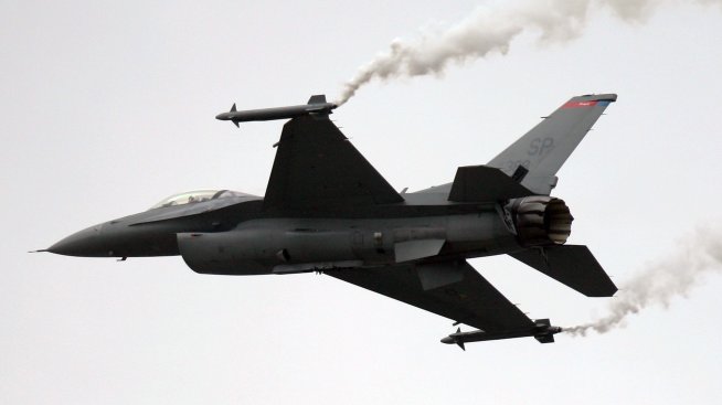 Украйна настоя пред членове на Конгреса на САЩ да получи изтребители F-16