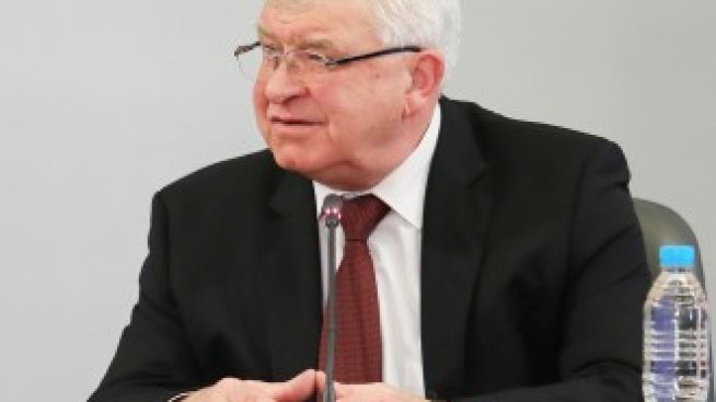 Кирил Ананиев подписа договора с "Главболгарстрой" за новата детска болница