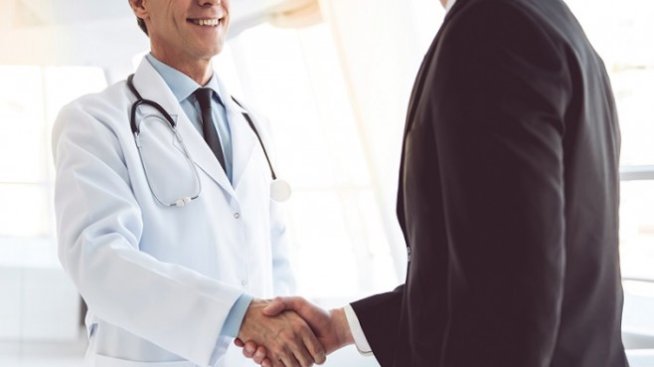 Първа инвестиционна банка дава заем с атрактивна лихва за лекари и стоматолози