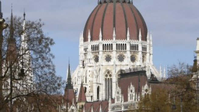 Унгарската полиция разследва централната банка в Будапеща