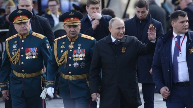 Защо толкова малко важни плъхове напуснаха кораба на Путин?