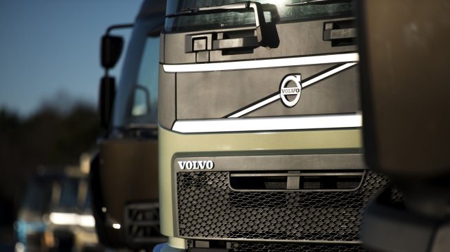 AB Volvo започва серийно производство на големи електрически камиони