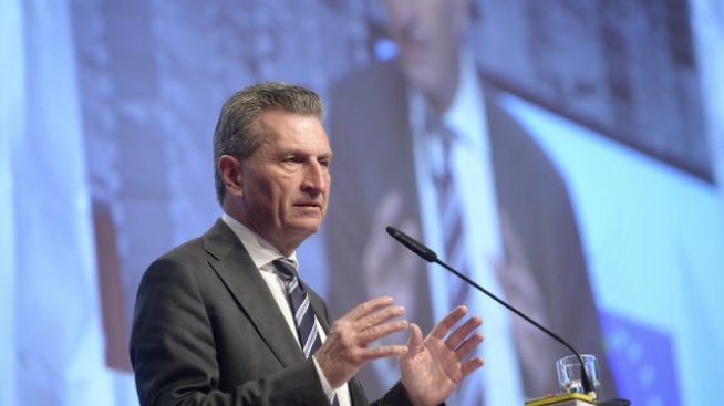 Йотингер: Турция няма да влезе в ЕС, докато Ердоган е президент