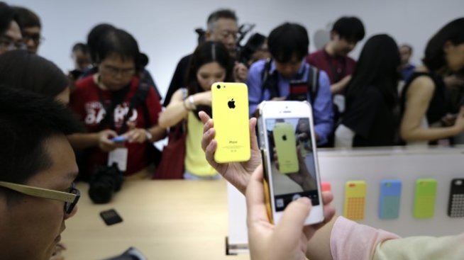 Борсите в Азия с понижения въпреки фурора на Apple