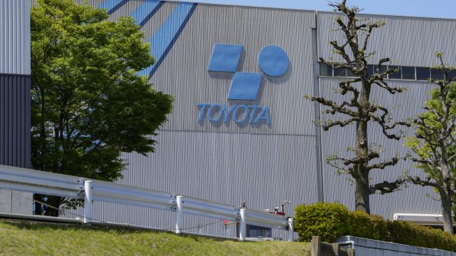 Toyota разработва своя версия на технологията за производство на електромобили на Tesla 