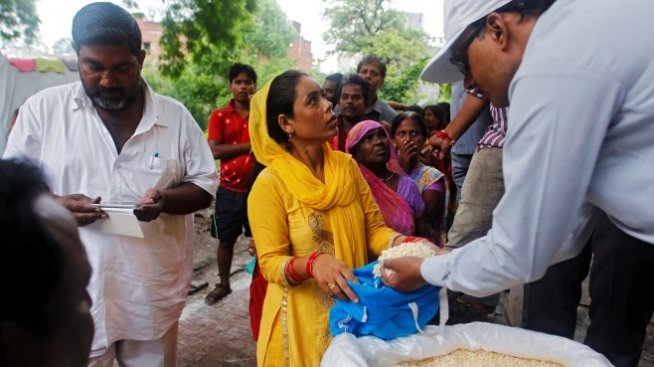 8 души на планетата притежават колкото по-бедната половина от човечеството