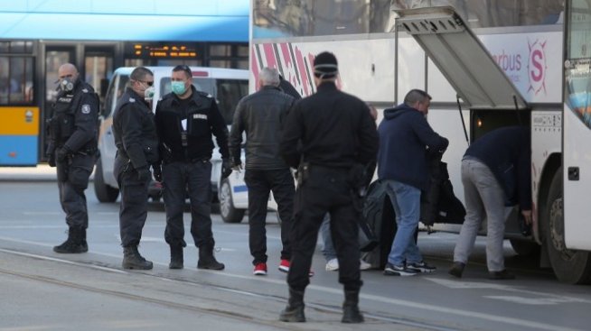 Изведоха туристите от хотела на „Лъвов мост“ 