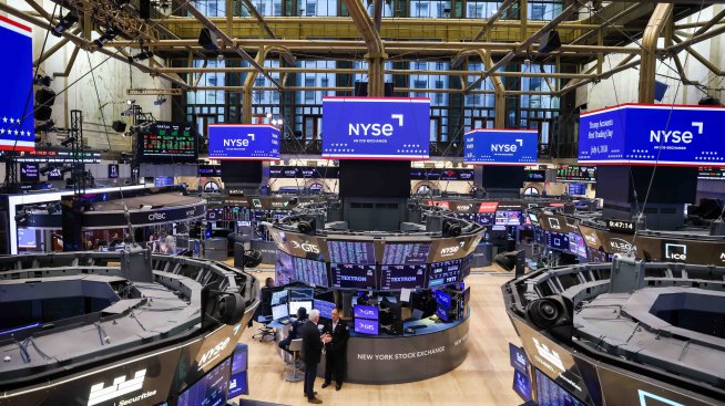 Wall Street е на червено, а петролът поскъпна рязко поради напрежението за Ормузкия проток 