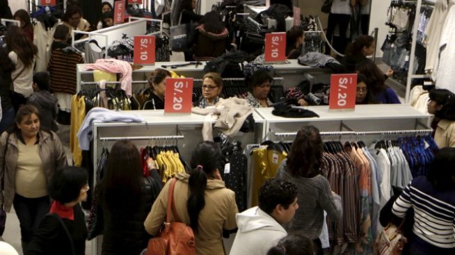 Силният долар сви печалбата и на H&M