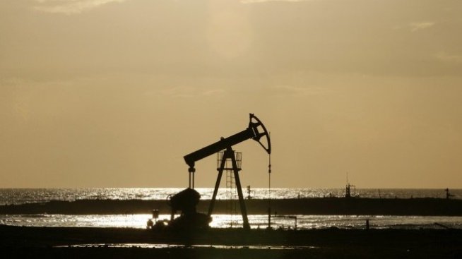 Държавни интереси ще вдигат цената на петрола, прогнозира експерт