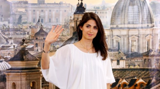 Съдия оправда кмета на Рим и предотврати криза в движението "Пет звезди"