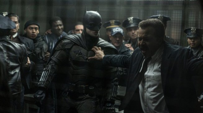 "Батман" остава начело на боксофиса в САЩ трета поредна седмица