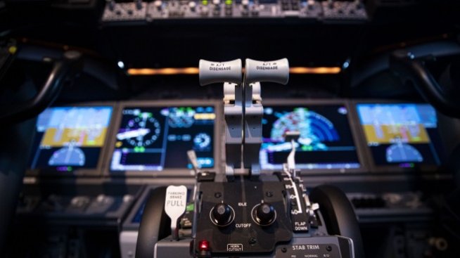 Самолет на Boeing с над 130 души на борда катастрофира в Китай