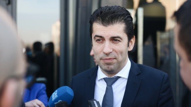 Нов доклад на АДФИ е бил причината Петков да даде показания