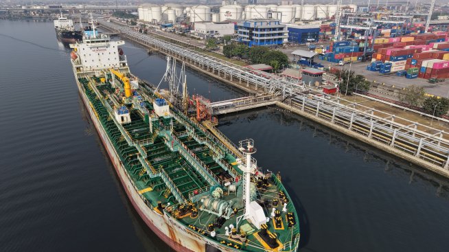 Цената на сорта Брент скочи над 85 долара за барел за първи път от месец*