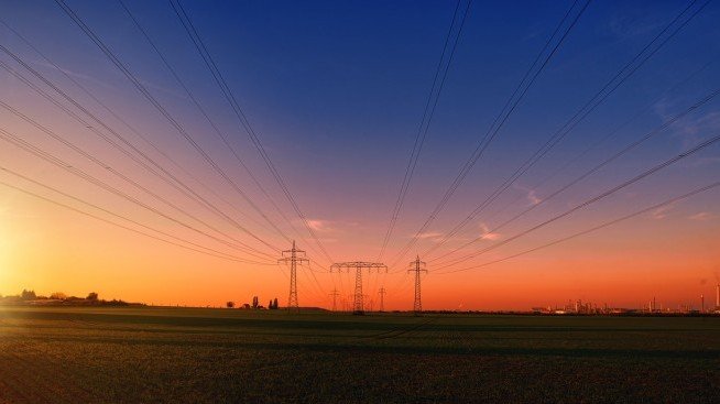 НС одобри на първо четене пренасянето на търговците на свободния пазар на ток