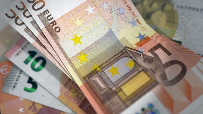 Политиците разкритикуваха предложението на Радев за референдум за въвеждане на еврото