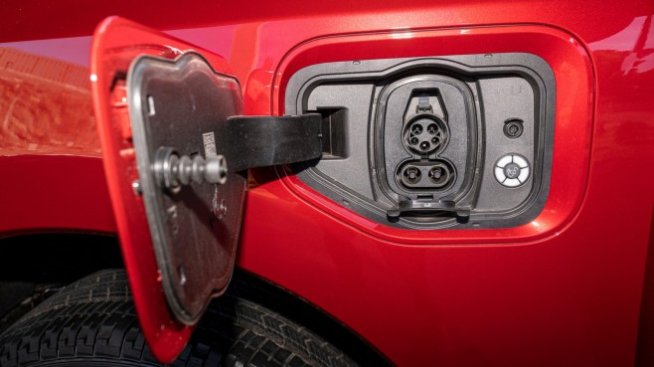 Проучване: Глобалният дял на електромобилите може да достигне 33% до 2028 г.