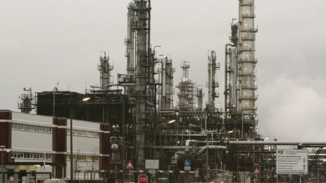 Произвоството на ОПЕК за февруари е на най-ниското си ниво от поне 20 години