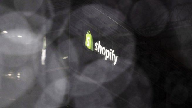 Shopify не изпълни прогнозата за приходите си, докато конкуренцията се засилва