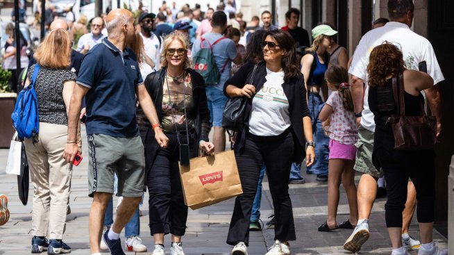 Продажбите на дребно в еврозоната и ЕС спадат през юни