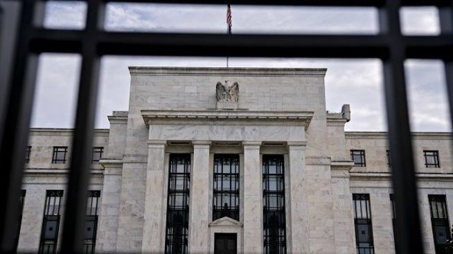 Фед разширява кредитната си програма в битката срещу коронакризата