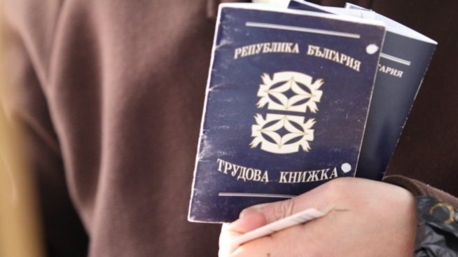За втора седмица регистрираните безработни са повече от започналите работа