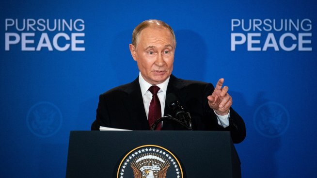 Войната не смути руснаците, но цените и блокираният интернет свиват рейтинга на Путин