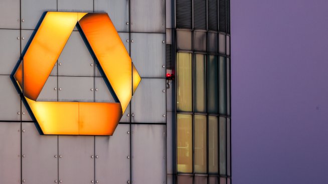 Commerzbank очаква по-висок годишен нетен лихвен доход въпреки по-слабия тримесечен отчет